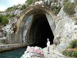 Cave in Duba near Komarna